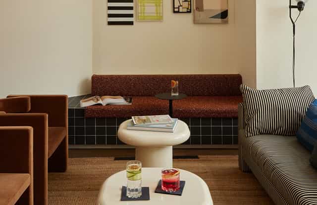 Lounge-style breakout space at Morgan & Mees Rotterdam for high-end networking and corporate events.