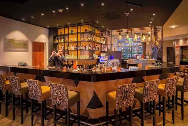 Modern Restaurant Alexander bar for corporate networking and professional conference receptions.