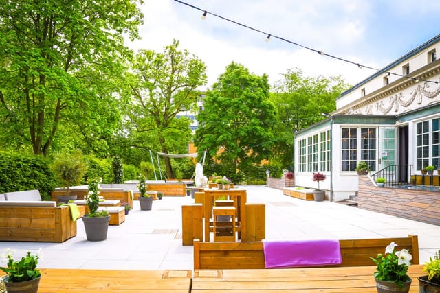 Terrasse at Le PANTHER with modular lounge seating for cocktail receptions and breakout events.