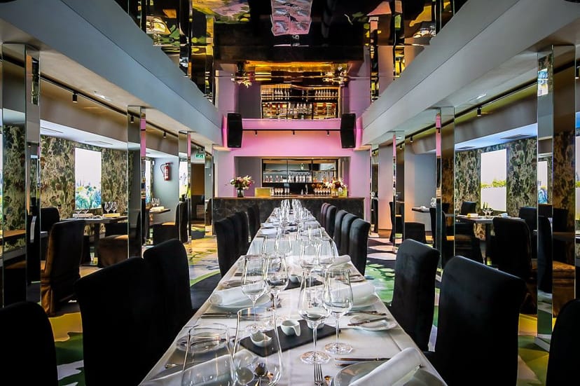 Luxury mirror-clad dining table at Villa le PANTHER for corporate VIP dinners and board meetings.