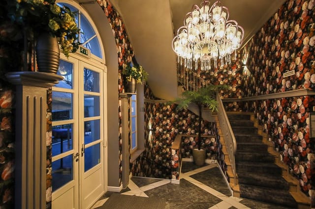 Elegant Villa le PANTHER entrance for boutique weddings and corporate receptions.