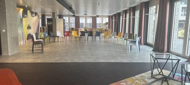 Hollow-square meeting room at re:mynd for collaborative corporate workshops and business events.