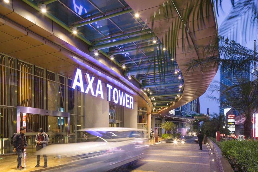 AXA Tower porte-cochère: bright, covered arrival space for corporate events and conferences.