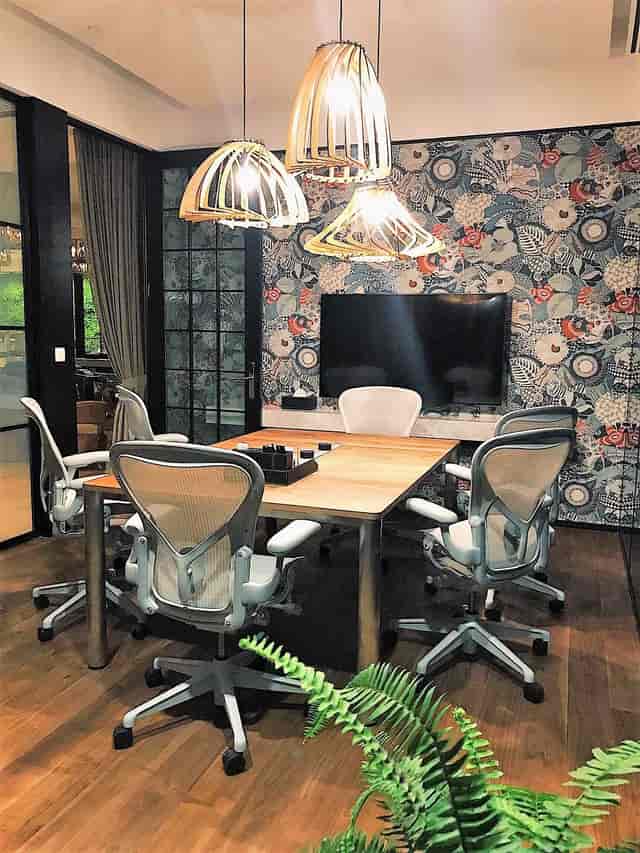 Meeting room 17B with ergonomic seating for executive strategy sessions and huddle meetings.