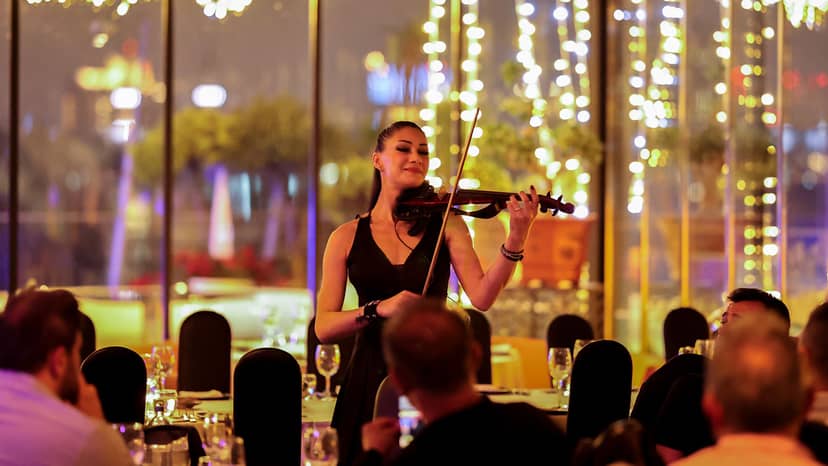 360 Istanbul gala evening with live entertainment, sophisticated lighting, and party atmosphere.