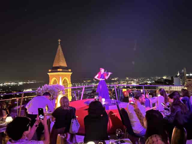 VIP rooftop reception in Istanbul with panoramic views and live ambient entertainment.