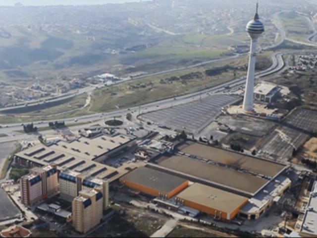 Istanbul Fuar Merkezi convention hall: spacious exhibition venue for trade shows and logistics events.