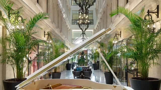 Luxury atrium at JW Marriott Istanbul for upscale corporate cocktail and VIP networking events.