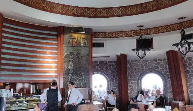 Restaurants & Bar