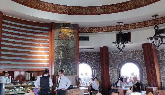Restaurants & Bar