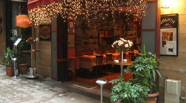 Restaurants & Bar