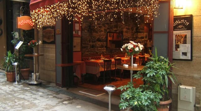 Restaurants & Bar