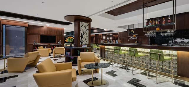 Restaurants & Bar