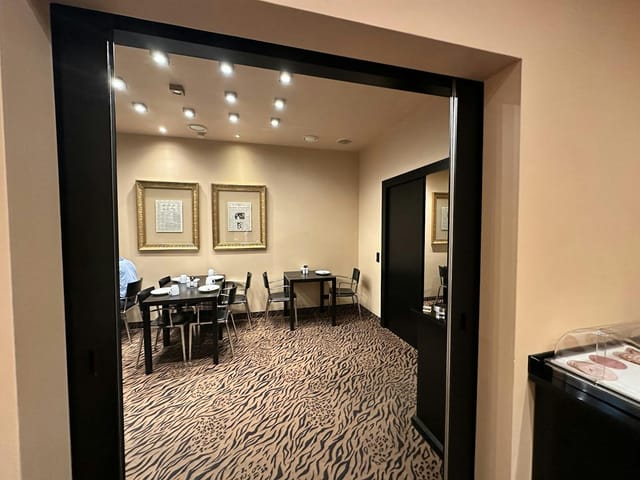 Hotel Concorde breakout room for small-group strategy sessions with flexible square tables.