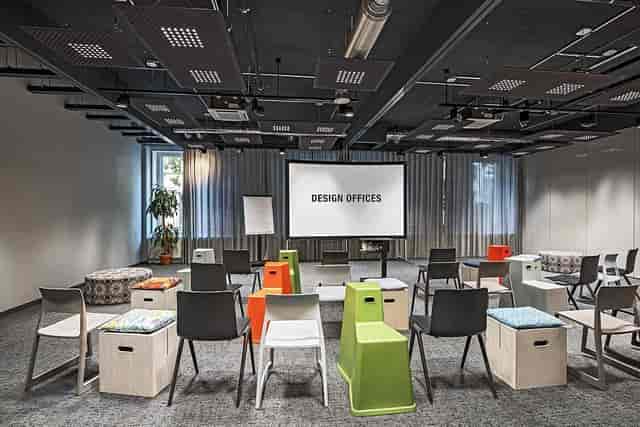 Modular breakout room in Frankfurt Westendcarree for agile workshops and corporate events.
