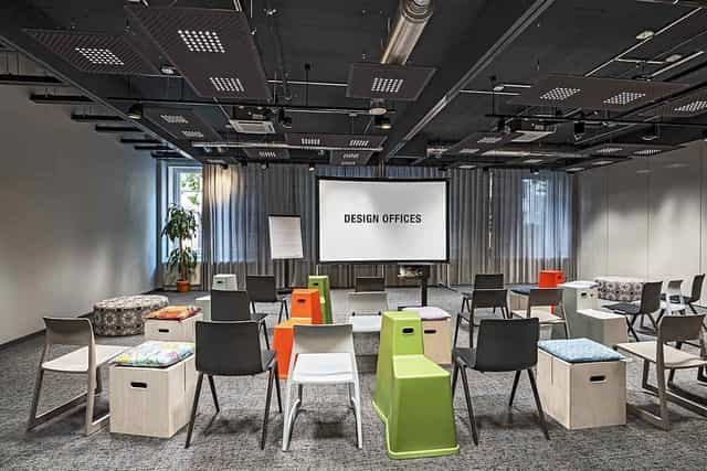 Modular breakout room in Frankfurt Westendcarree for agile workshops and corporate events.