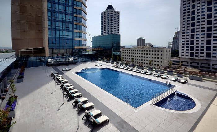 Modern executive lounge for outdoor corporate receptions and networking events in Istanbul.