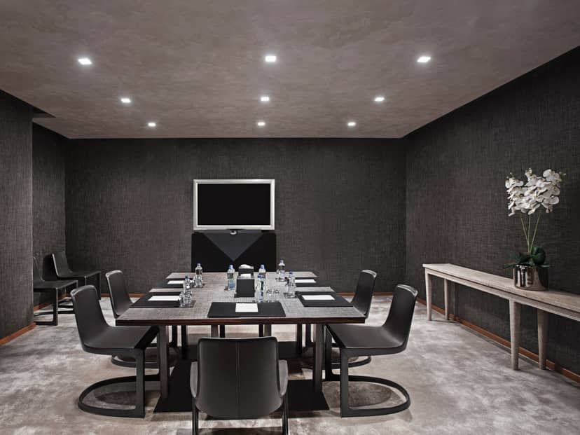 Modern boardroom in 4 Levent, minimalist executive design for professional business meetings.