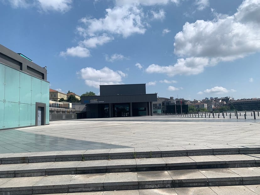 Üsküdar Hall open-air plaza, Istanbul Congress Center venue for large corporate events and expos.