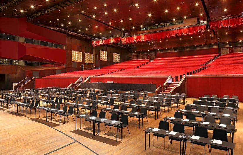Beylerbeyi Hall, Istanbul Congress Center: Classroom-style plenary for hybrid events.