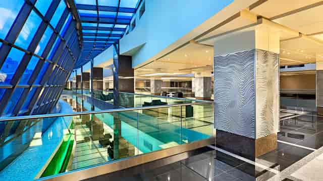 Beylerbeyi Hall, Istanbul: Modern, sunlit pre-function space for corporate events and conferences.