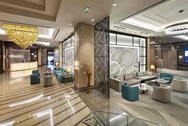Titanic Business Kartal hotel lobby: contemporary event registration and networking space.