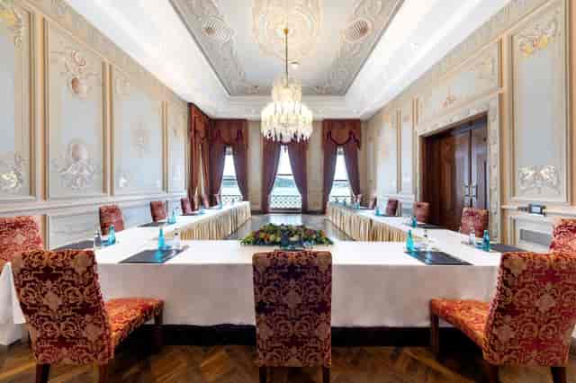 U-shape boardroom at Çırağan Palace Kempinski for executive meetings and corporate events.