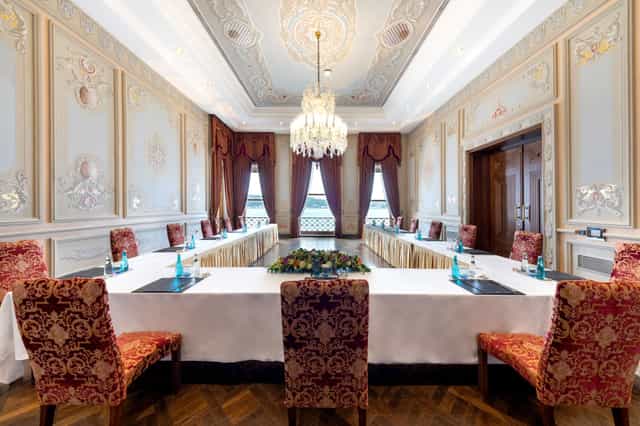 U-shape boardroom at Çırağan Palace Kempinski for executive meetings and corporate events.