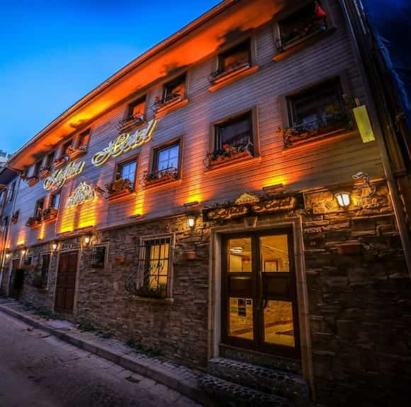 Kaftan venue at Çırağan Palace for luxury executive retreats and boutique offsite events.