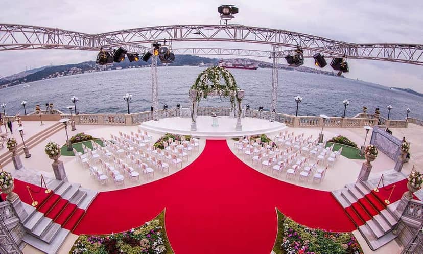 Red carpet theater seating at Çırağan Palace for luxury wedding and gala event venue.