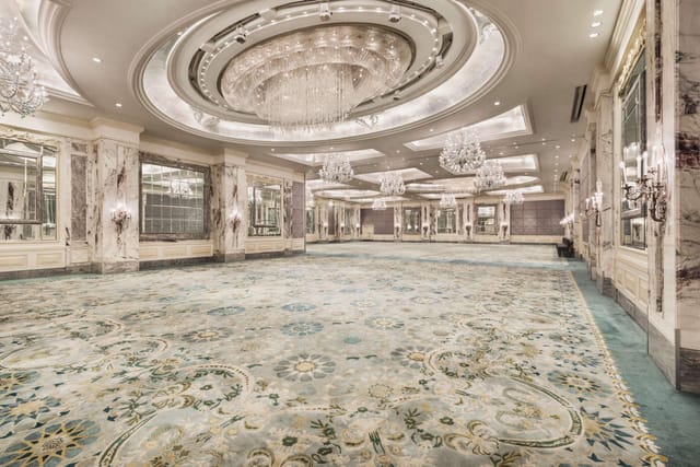 Luxury Bosphorus Ballroom in Istanbul: elegant pillar-free venue for weddings and corporate events.