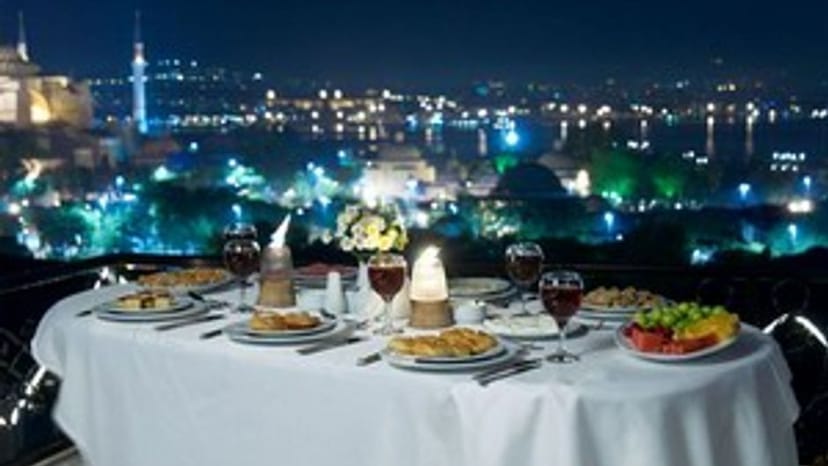 Golden Horn Meeting Room VIP dining with panoramic Istanbul cityscape for premium corporate events.