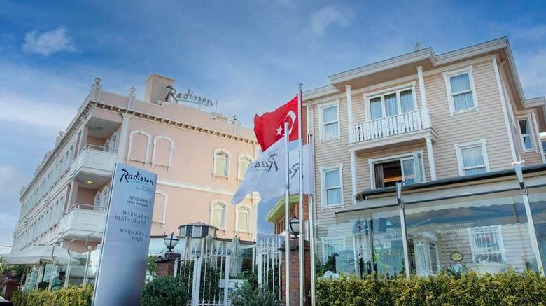 Boutique restaurant in Radisson Istanbul for corporate retreats and exclusive business meetings.