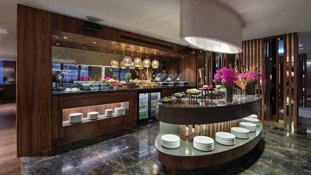 Hilton Istanbul Maslak event hall buffet for premium corporate breakfast and networking breaks.