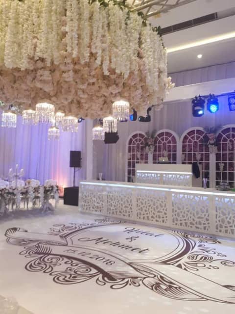 Hilton Istanbul Maslak event hall with floral ceiling for gala dinners and luxury corporate events.