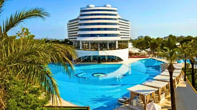 Titanic Hotels convention center pool for luxury corporate retreats and incentive travel events.