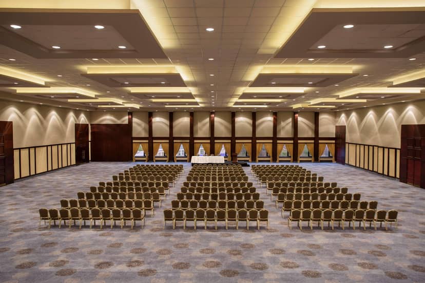 Theater-style ballroom at Hilton Kongre ve Fuar Salonu for keynote presentations and conferences.