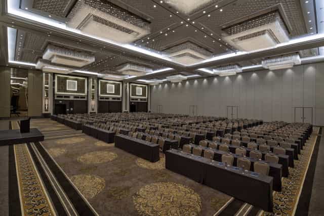 Ballroom classroom setup at Hilton Kongre for corporate training and conference events.