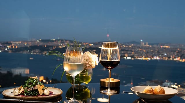 City Lights Bar Istanbul: Rooftop venue with panoramic skyline view for premium corporate dinners.