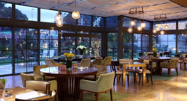 Veranda Restaurant and Lounge