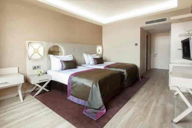 Modern twin executive hotel room at WOW İstanbul for corporate events and conference lodging.