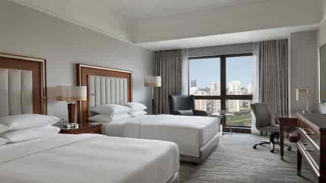 Safir 2 conference room at Istanbul Marriott Hotel Asia with workspace and natural light.
