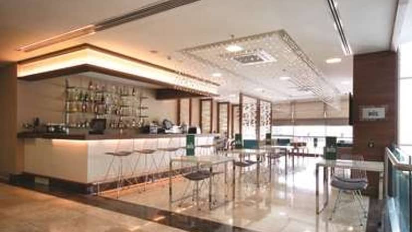 İstanbul Ball Room bar area for professional post-conference reception and networking events.