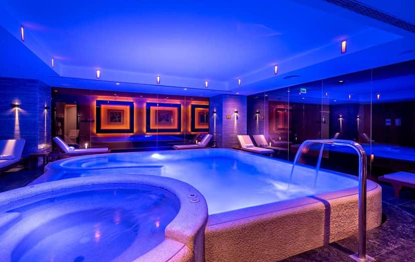Luxury lounge at Boulevard Nişantaşı for VIP corporate retreats and executive wellness events.