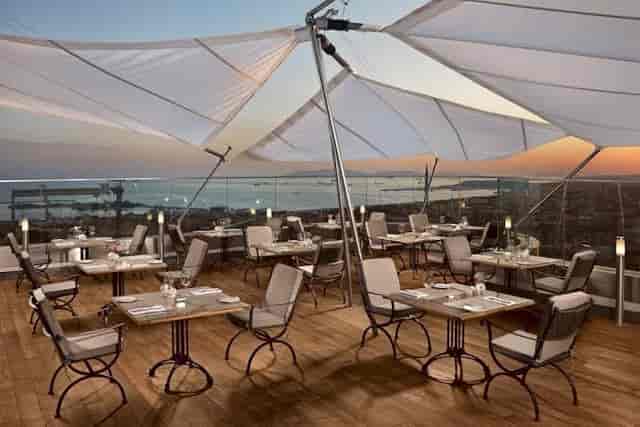 Rast rooftop venue at Istanbul Marriott: elegant open-air event space for upscale networking dinners.