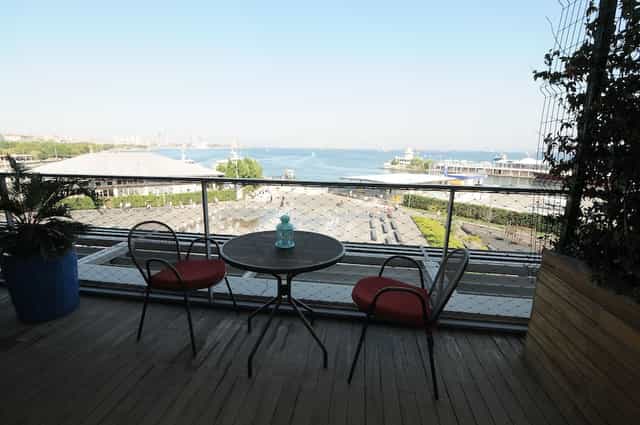 Ataköy Marina waterfront breakout space for VIP meetings and corporate coffee breaks.