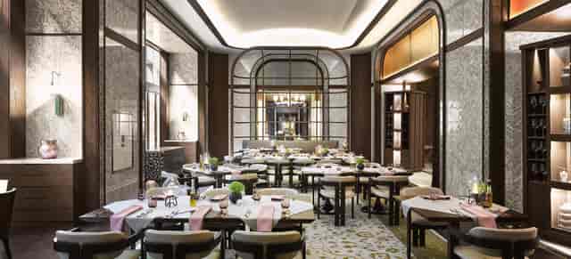 Upscale private dining room with Art Deco architecture for corporate luncheon events.