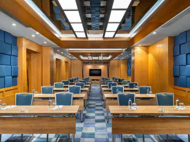 Classroom-style boardroom at Radisson Blu Istanbul Ottomare for corporate training and conferences.