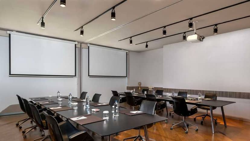 Boardroom presentation setup at Radisson Blu Istanbul Ottomare with dual screens for event venues.