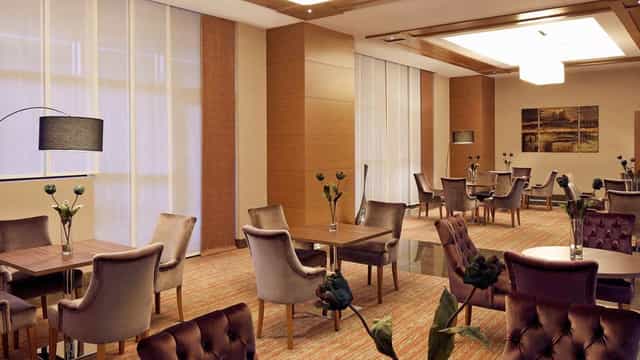 Kadikoy Meeting Room at Mercure Istanbul: Elegant lounge for VIP receptions and networking events.